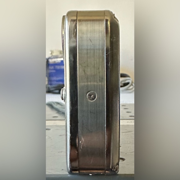 Olympus Stylus 720 SW 7.1MB Waterproof Shockproof Point Shoot Digital Camera - Picture 4 of 12